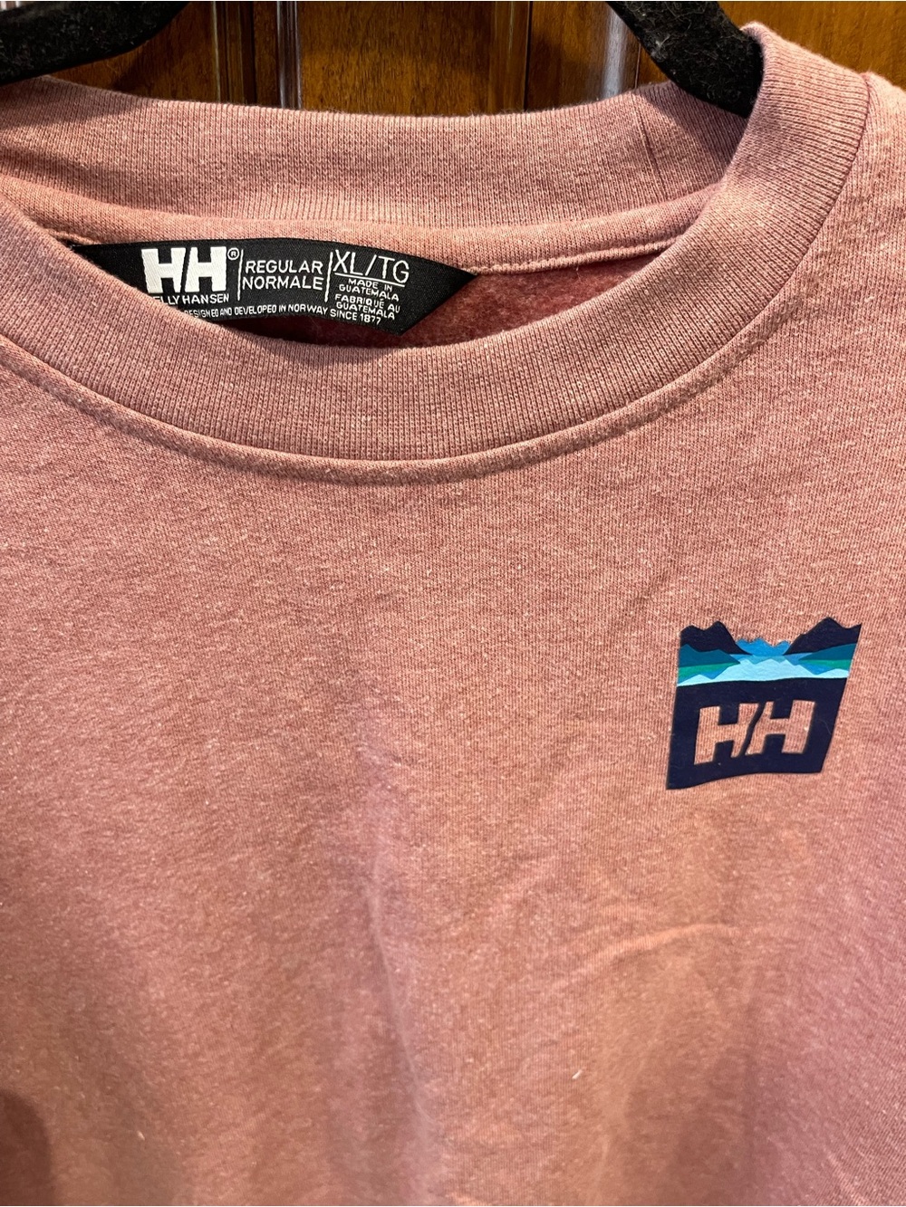Helly Hansen Dusty Rose Crewneck with Mountain HH Logo